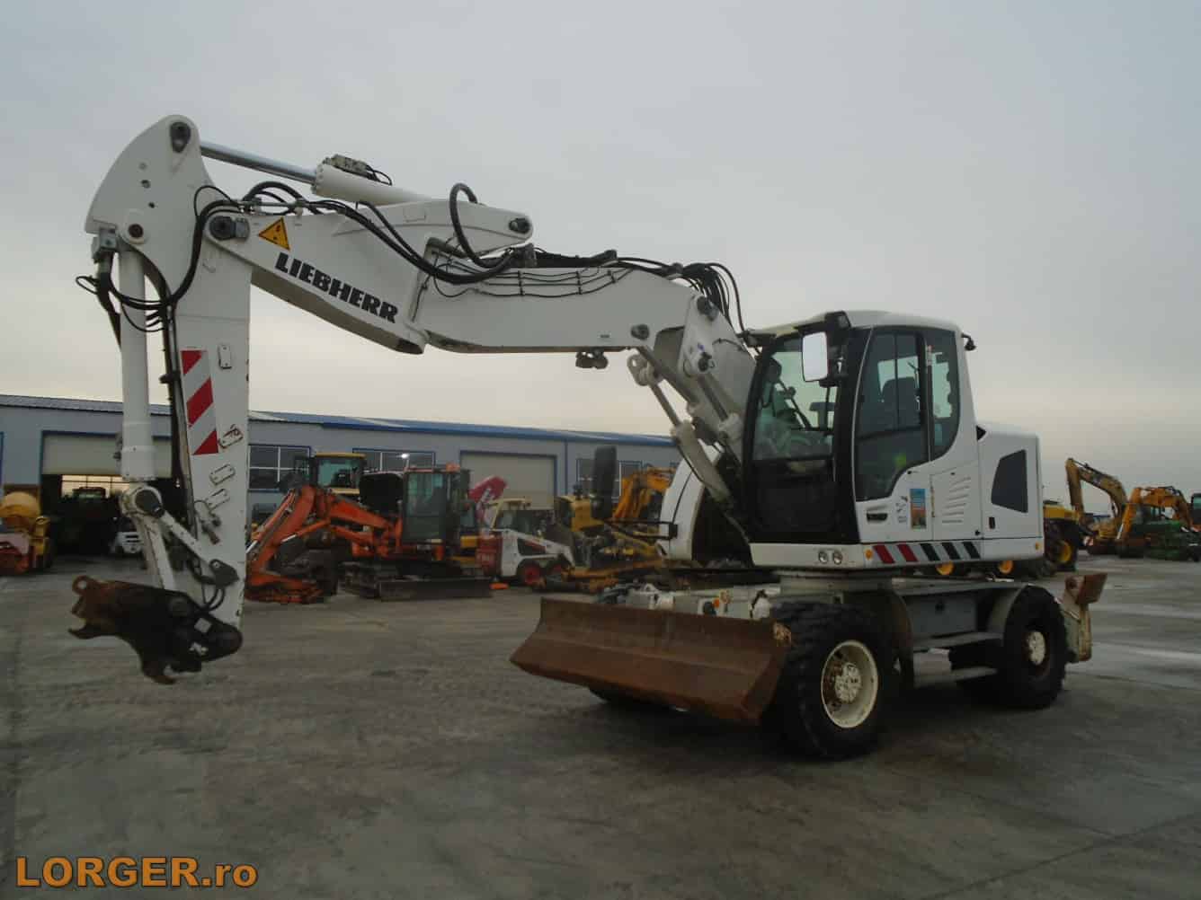 Excavator pe pneuri Liebherr A918 Compact