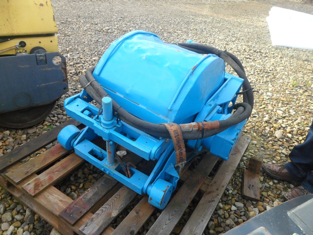 Freza de asfalt pentru buldoexcavatoare