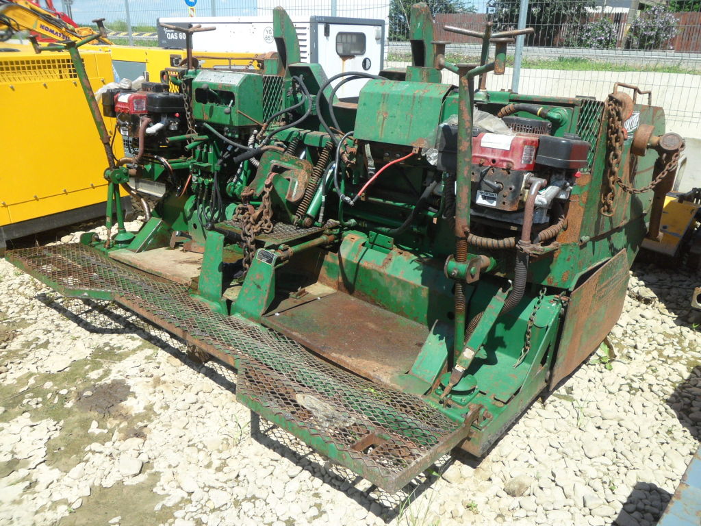 Towed Asphalt Paver Layton F-525