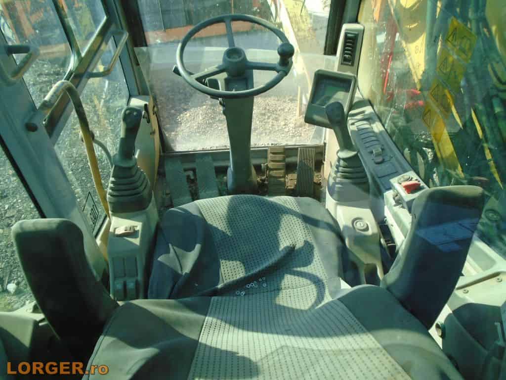 Excavator pe pneuri New Holland MH 5.6