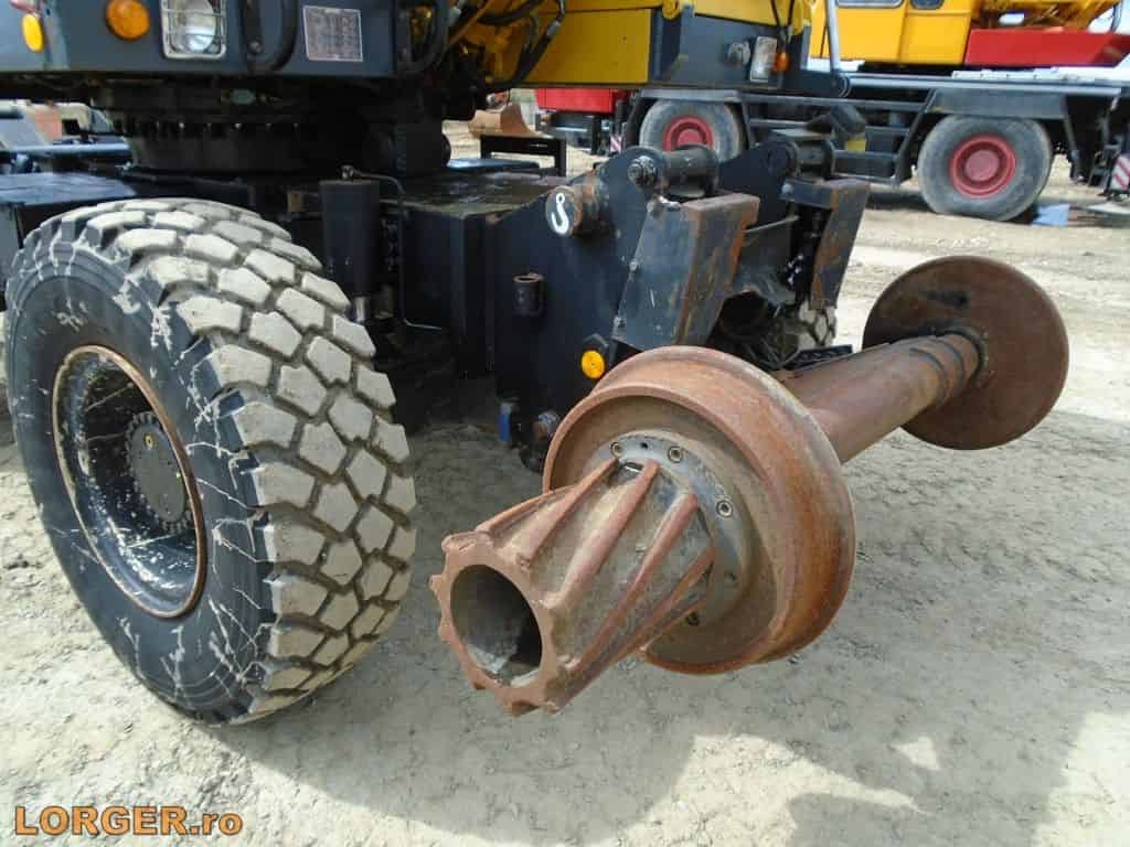 Excavator pe pneuri Geismar KGT-V pentru cale ferata