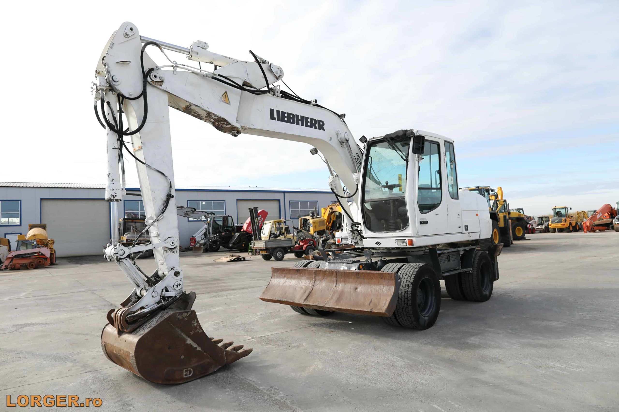Excavator pe pneuri Liebherr A316 Litronic
