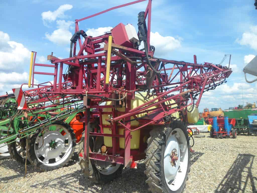 Erbicidator tractat Hardy de 2500 l