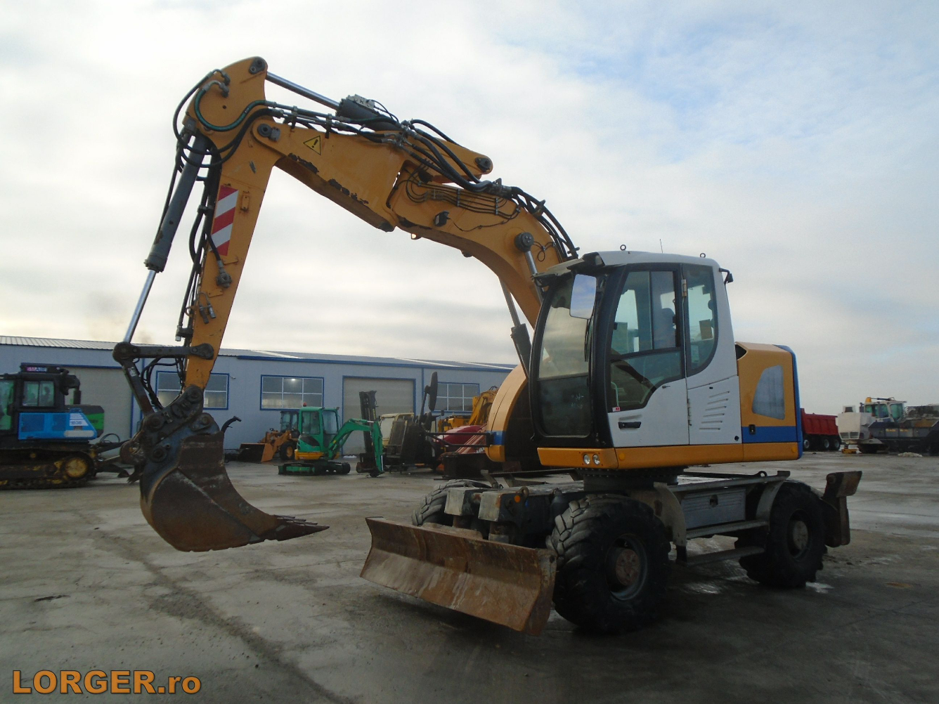 Excavator pe pneuri Liebherr A914 Compact