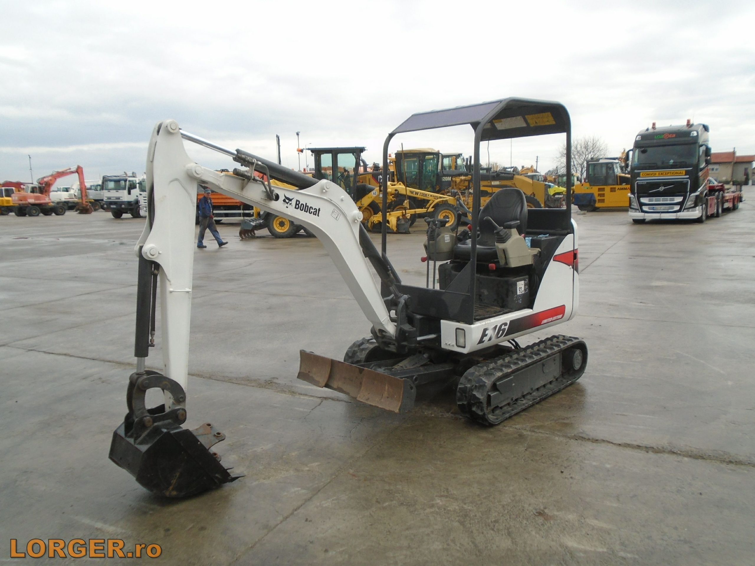 Mini-excavator Bobcat E16