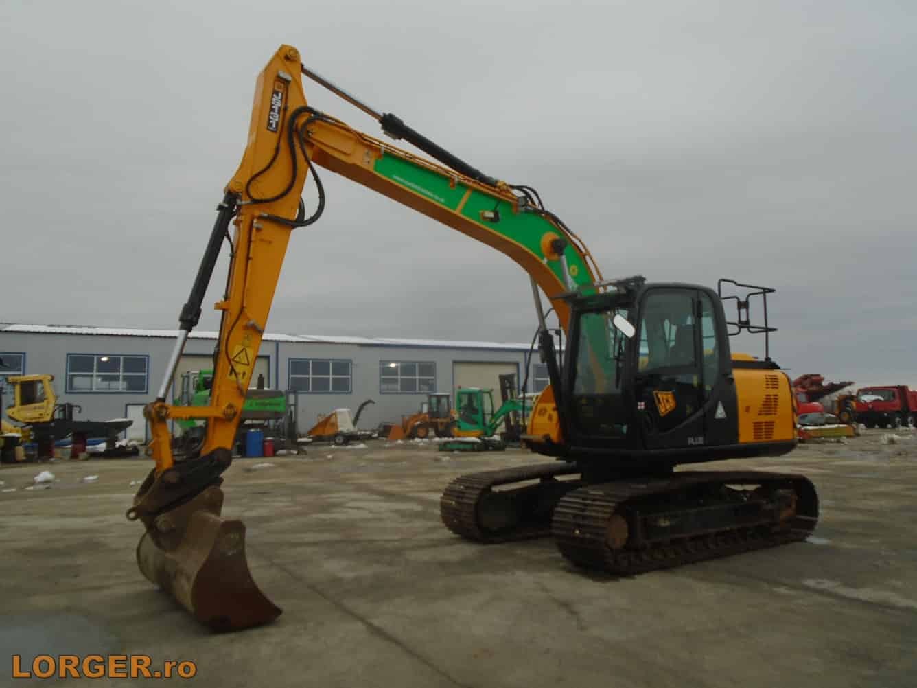 Excavator pe senile JCB JS131 LC+