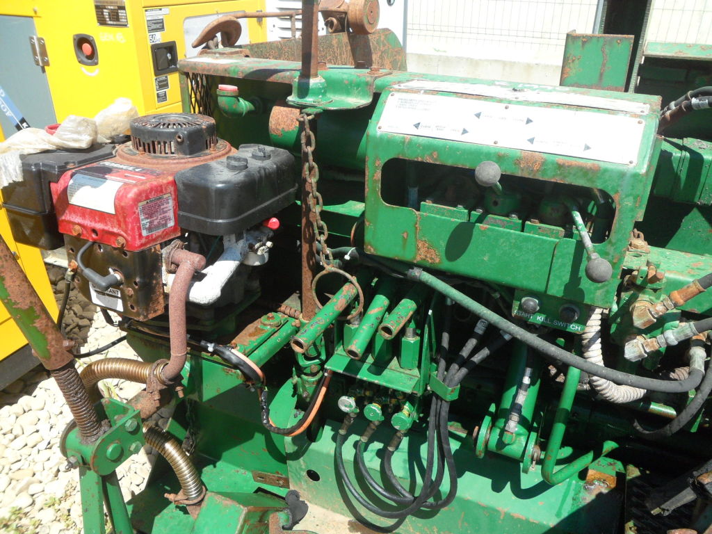 Pavator de asfalt tractat Layton F-525