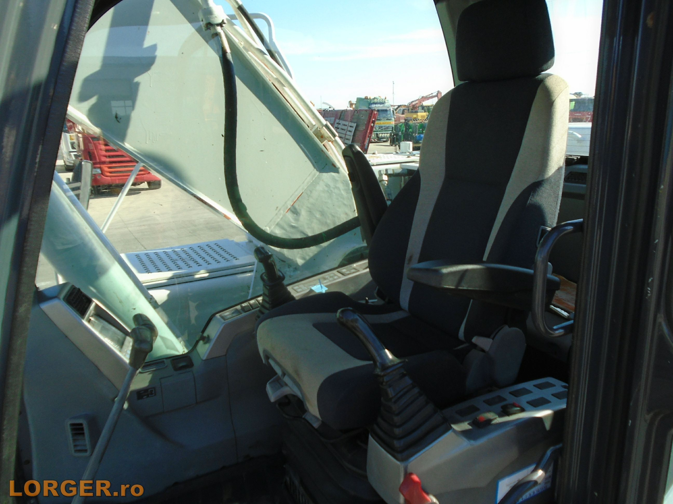 Excavator pe senile Doosan DX225 LC