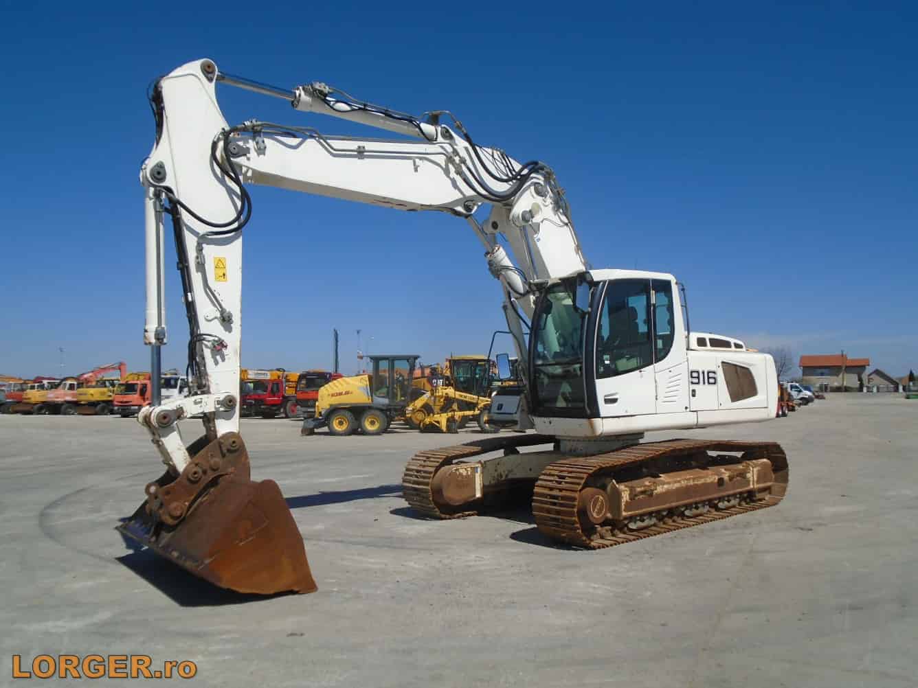 Tracked Excavator Liebherr R916 LC