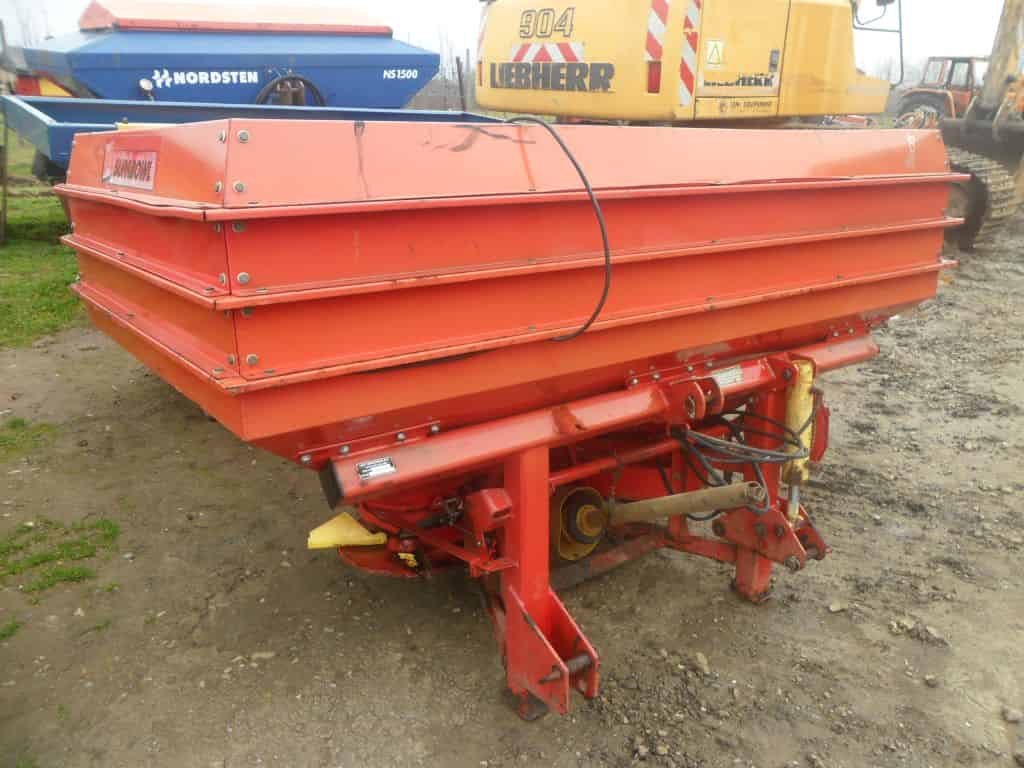 Masina de imprastiat ingrasaminte chimice Lely Centerliner de 1500 L