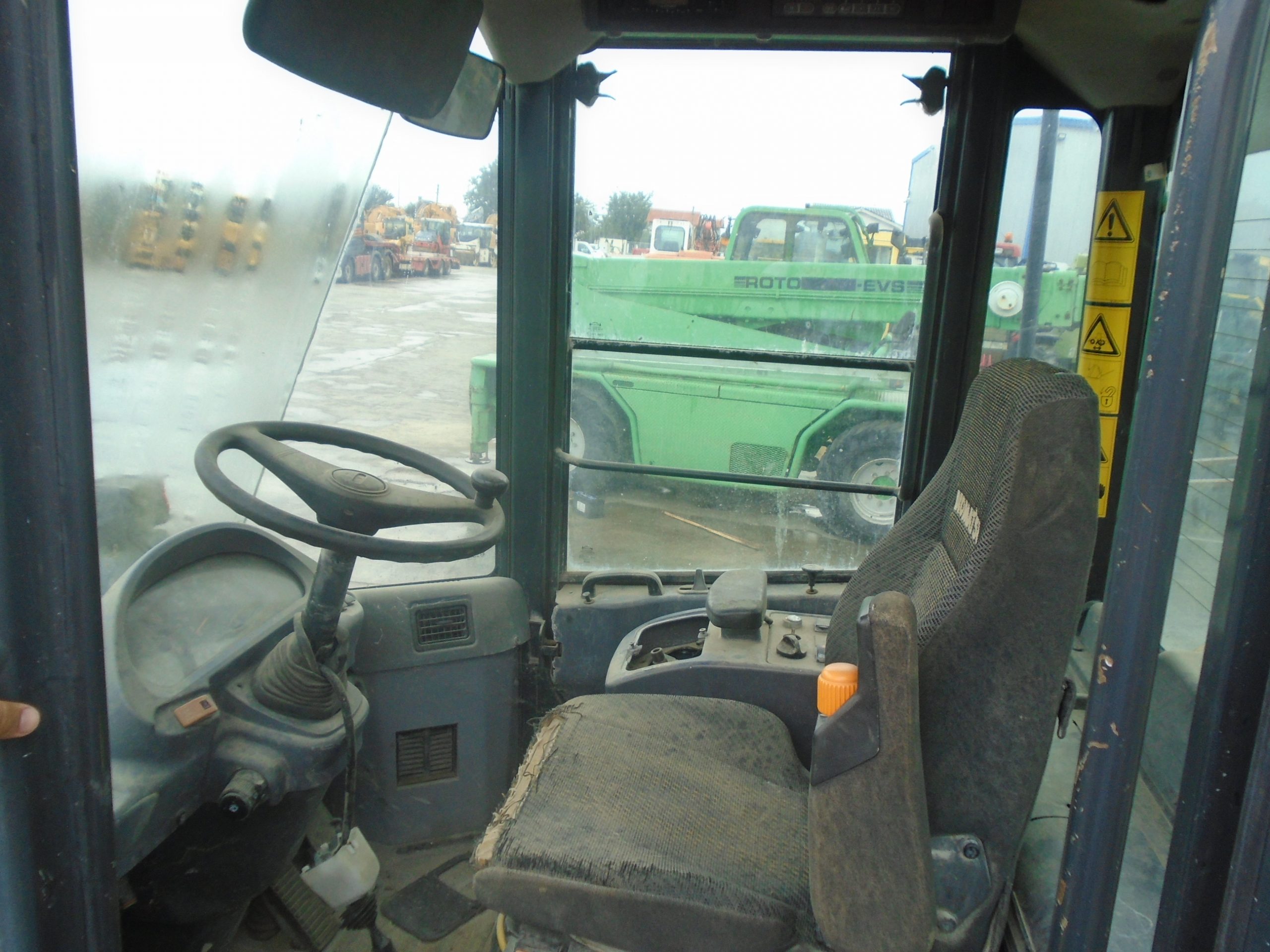 Dezmembrare incarcator frontal Komatsu WA200-5H