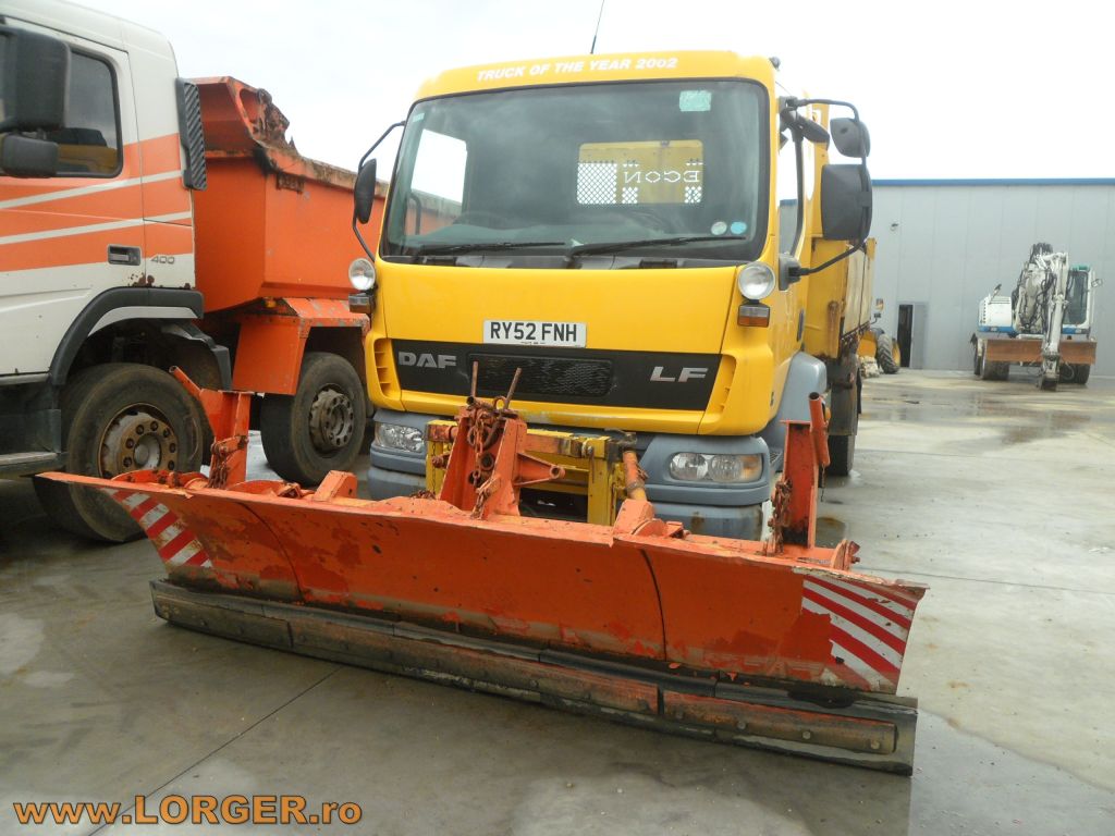 Autoutilitara DAF 55.170 cu sararita si lama zapada