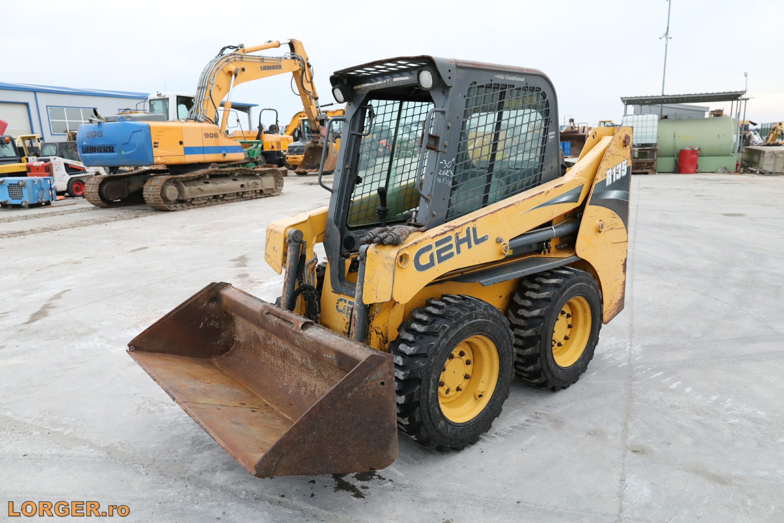 Mini-incarcator Gehl R135