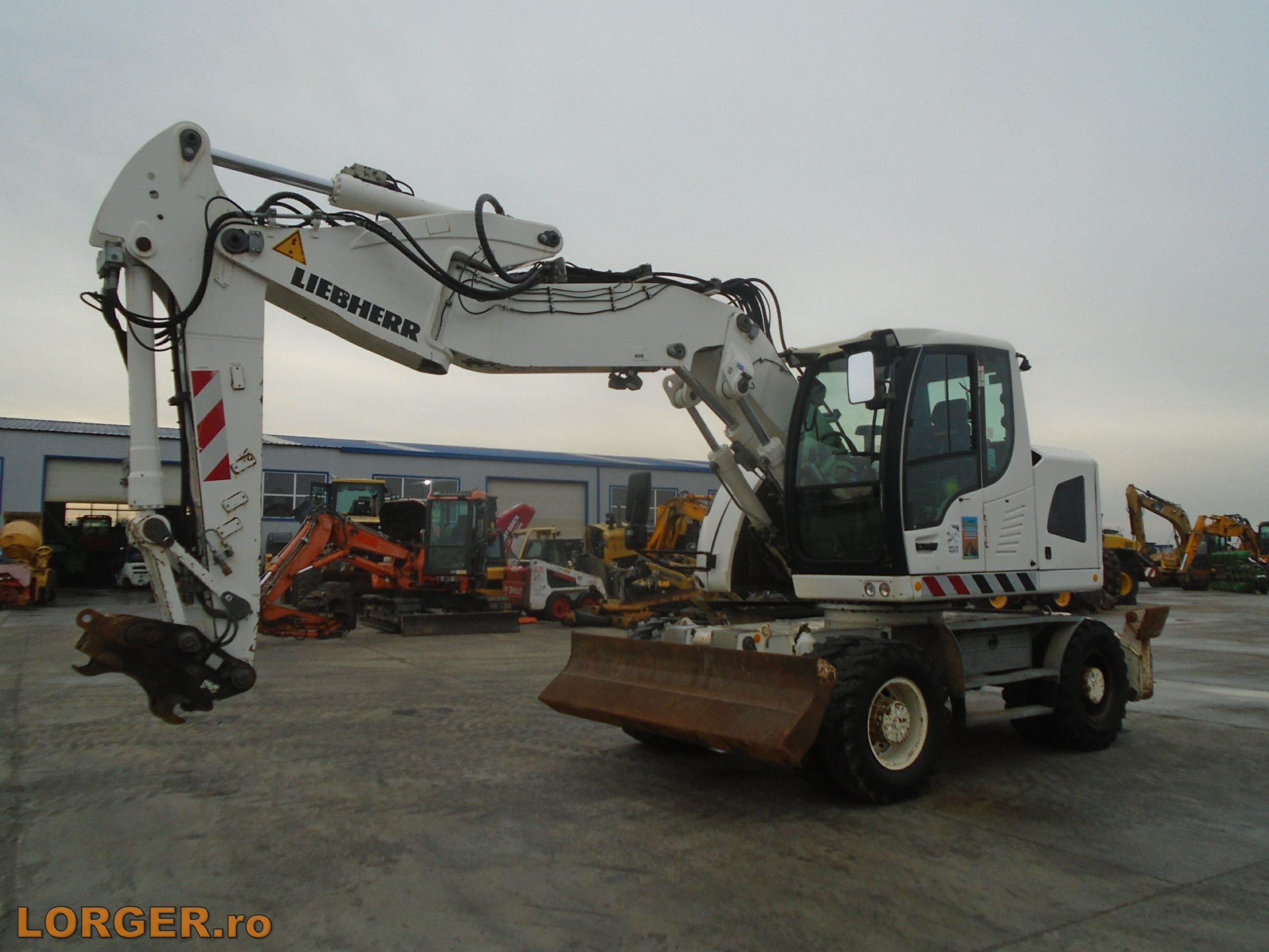 Excavator pe pneuri Liebherr A918 Compact