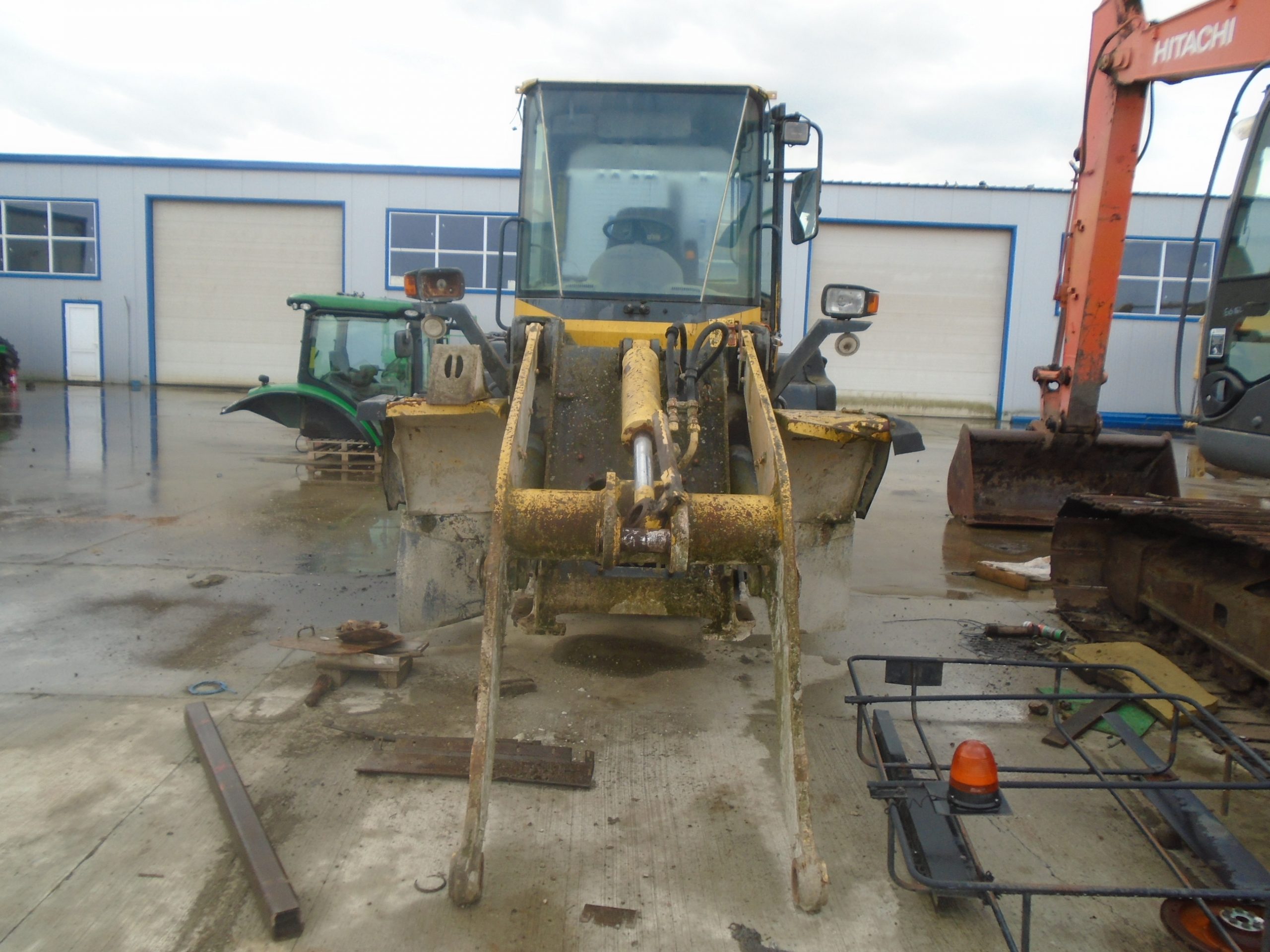 Dezmembrare incarcator frontal Komatsu WA200-5H