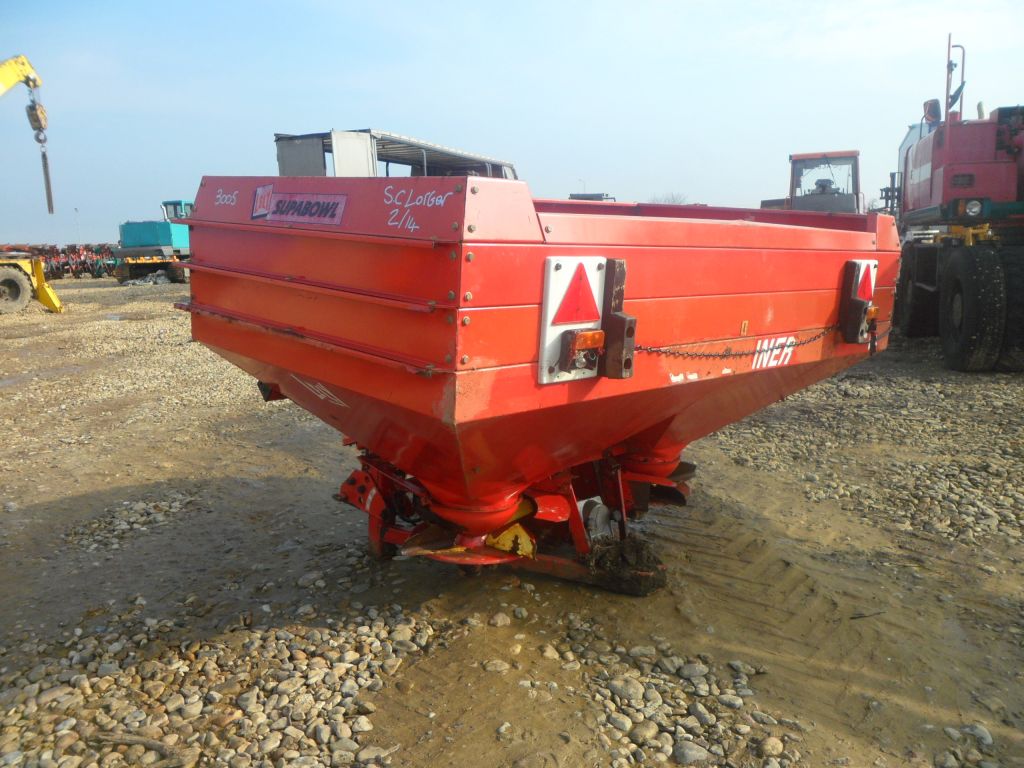 Masina de imprastiat ingrasaminte chimice Lely Centerliner de 1500 L