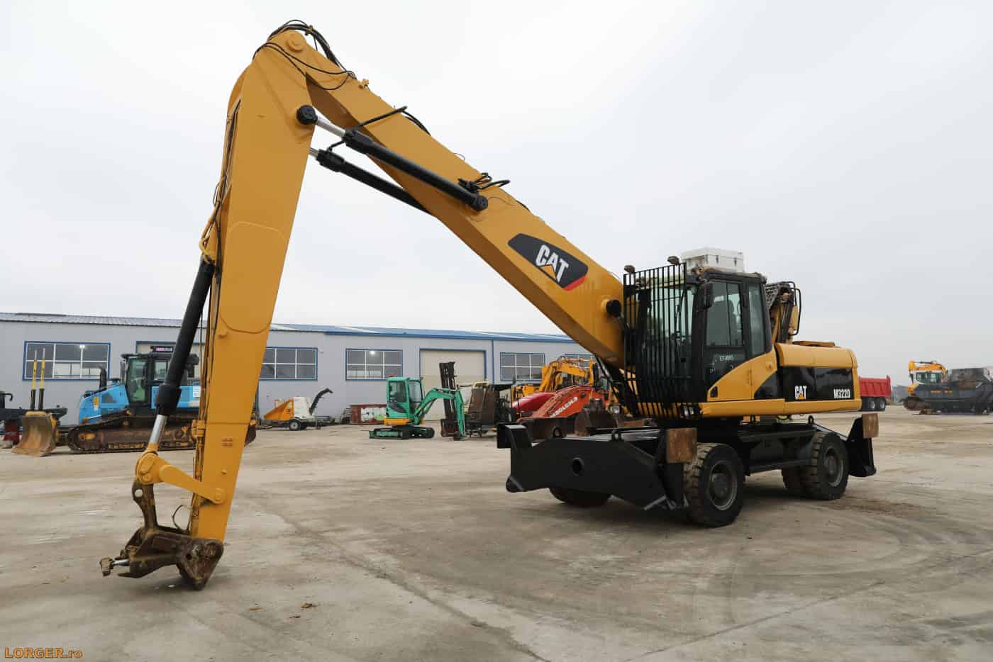 Excavator pe pneuri Caterpillar M322 D