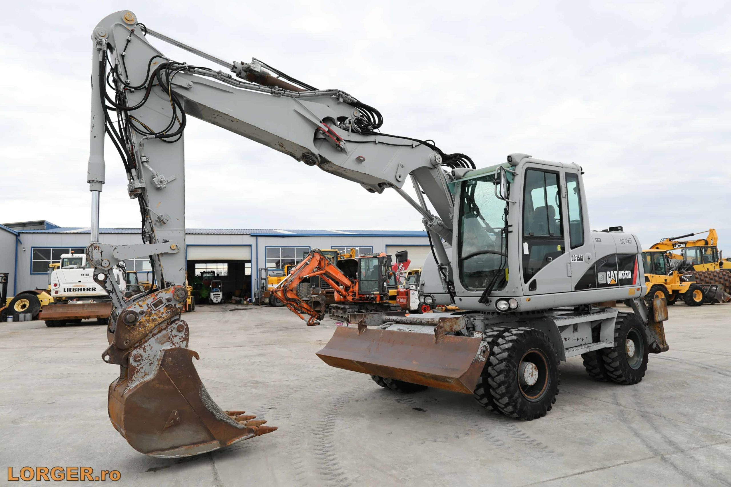 Excavator pe pneuri Caterpillar M313D - 2009