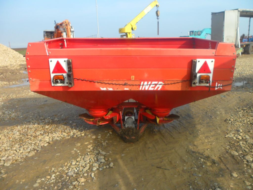 Masina de imprastiat ingrasaminte chimice Lely Centerliner de 1500 L