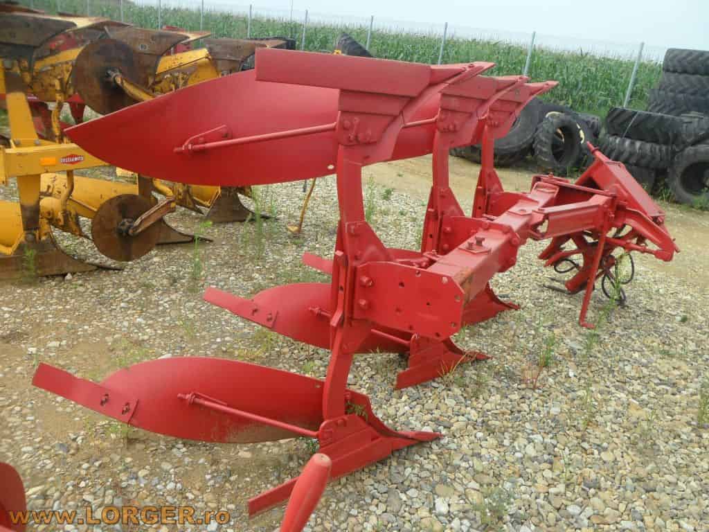 Plug Kverneland cu 3 trupite